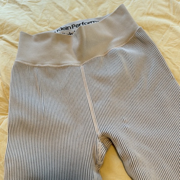 LIKE NEW! Calvin Klein ribbed leggings - Picture 3 of 5